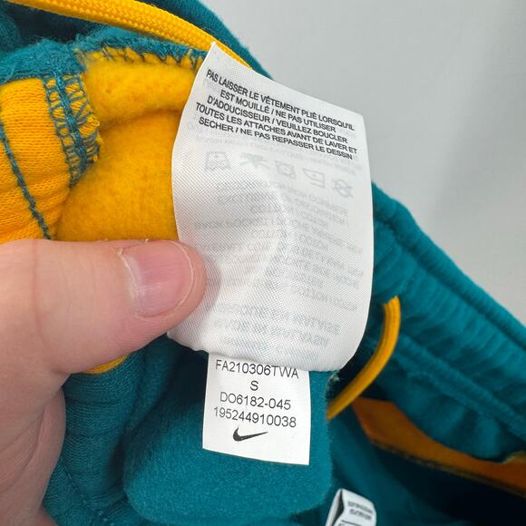 Nike PLS Standard Fit Taper Leg Joggers Green DO6182-367 Mens - Picture 3 of 8